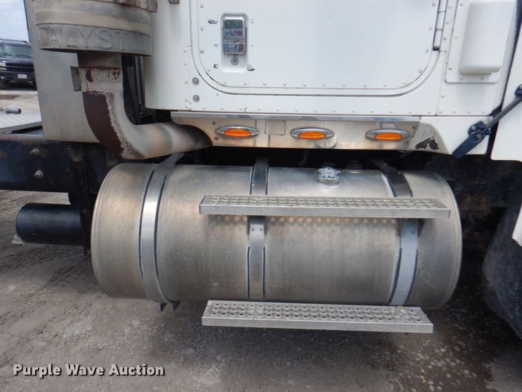 image for item DP4165 2007 International 5900i  semi truck