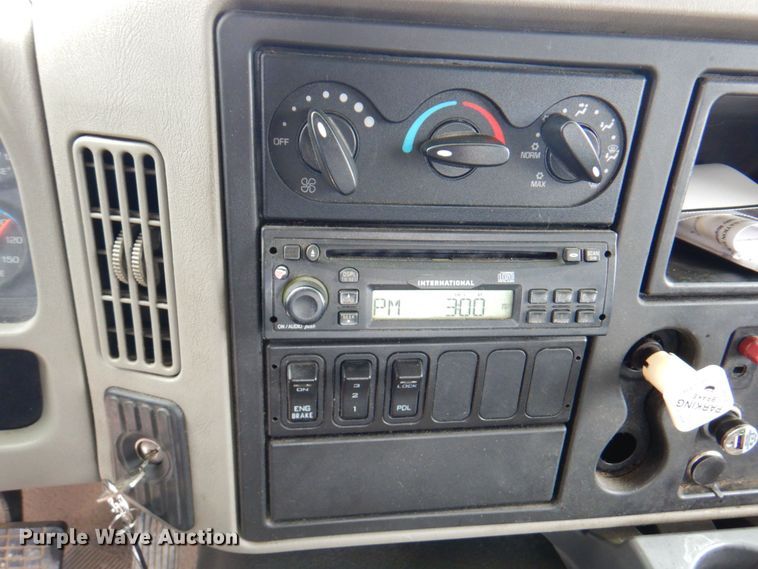 image for item DP4210 2008 International 7600  flatbed truck