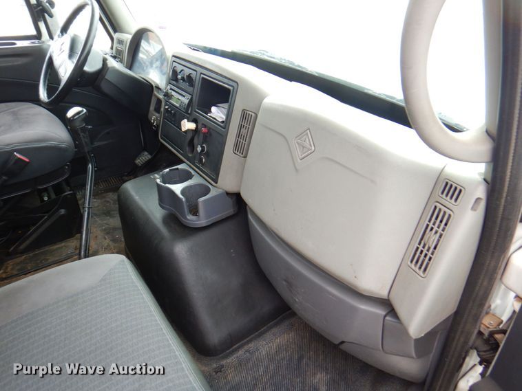 image for item DP4210 2008 International 7600  flatbed truck