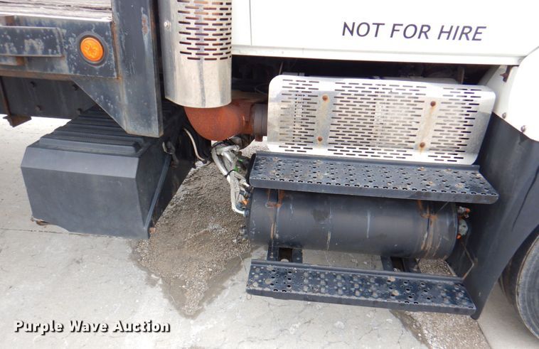 image for item DP4210 2008 International 7600  flatbed truck