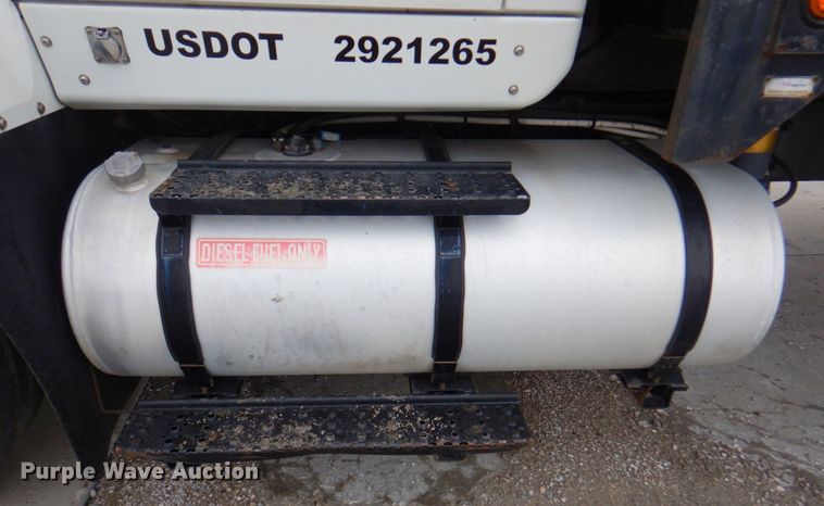 image for item DP4210 2008 International 7600  flatbed truck