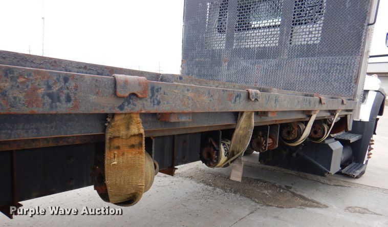 image for item DP4210 2008 International 7600  flatbed truck
