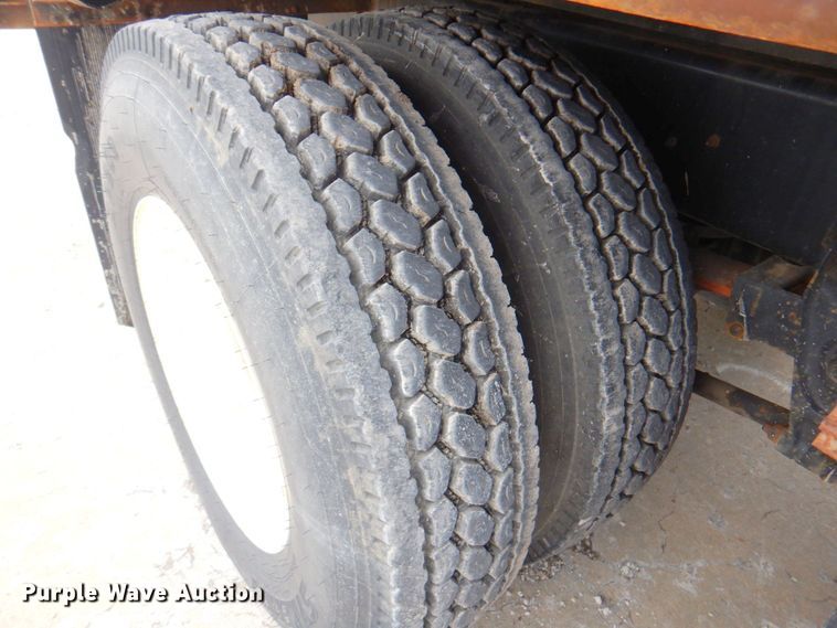 image for item DP4210 2008 International 7600  flatbed truck