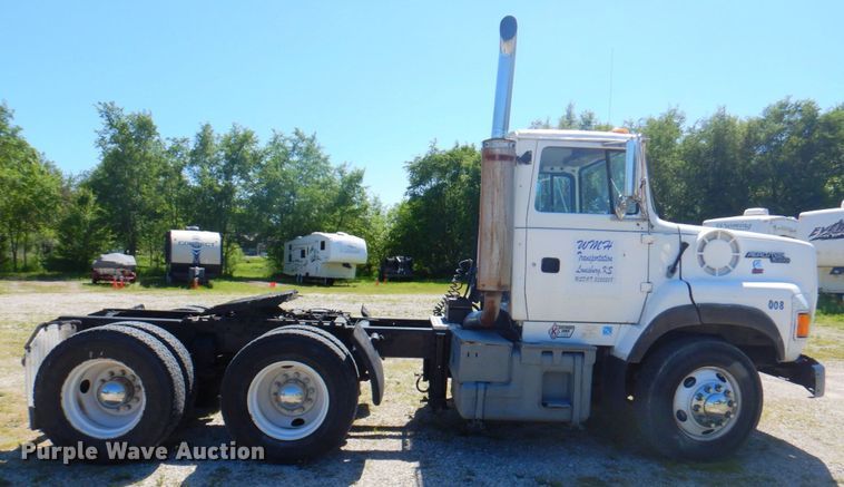 image for item DP4216 1994 Ford Aeromax L9000  semi truck