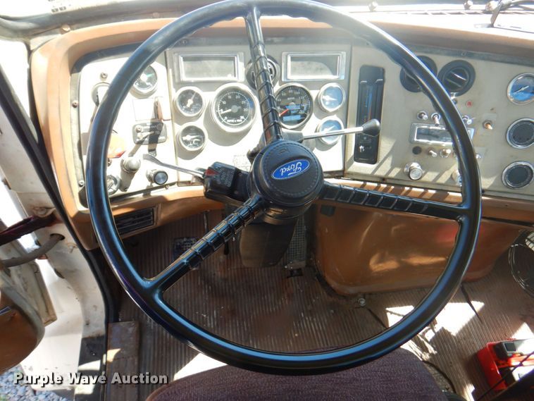 image for item DP4216 1994 Ford Aeromax L9000  semi truck