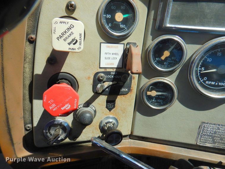 image for item DP4216 1994 Ford Aeromax L9000  semi truck