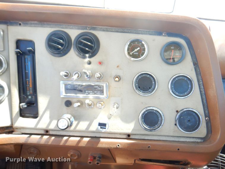 image for item DP4216 1994 Ford Aeromax L9000  semi truck