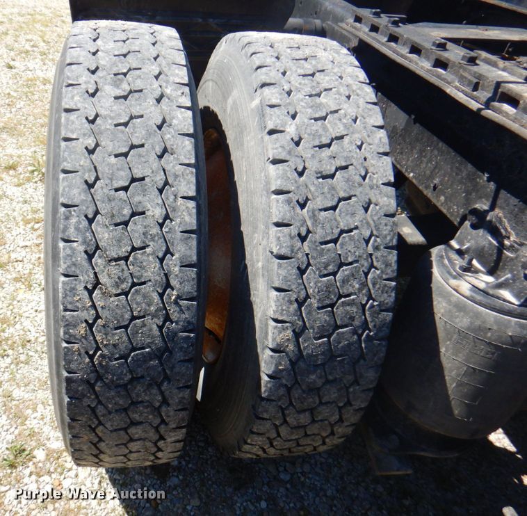 image for item DP4216 1994 Ford Aeromax L9000  semi truck