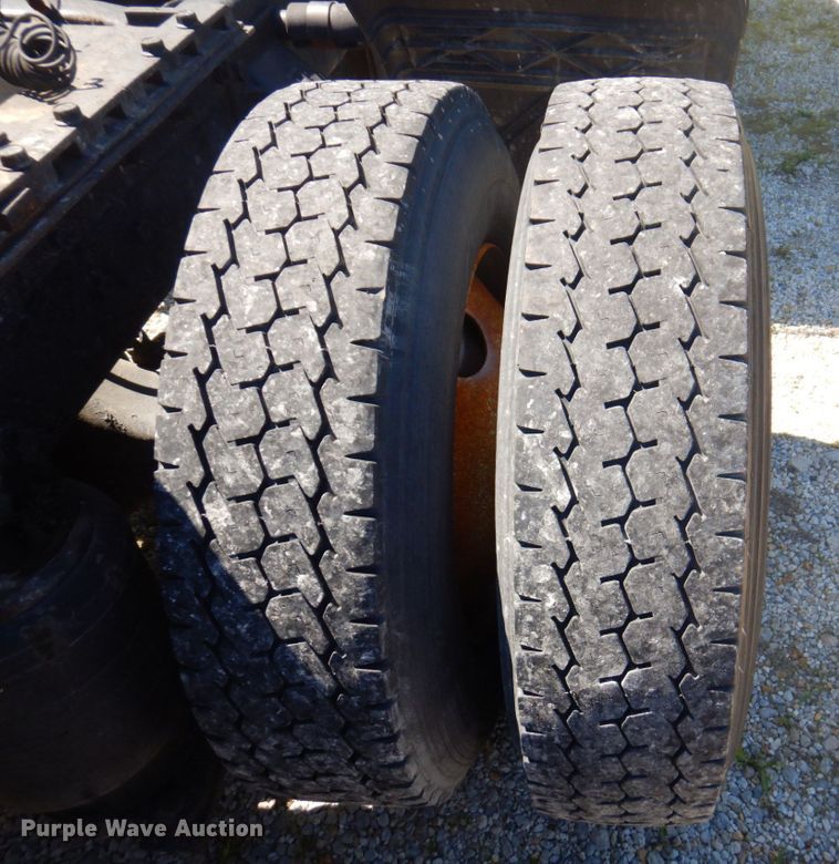 image for item DP4216 1994 Ford Aeromax L9000  semi truck