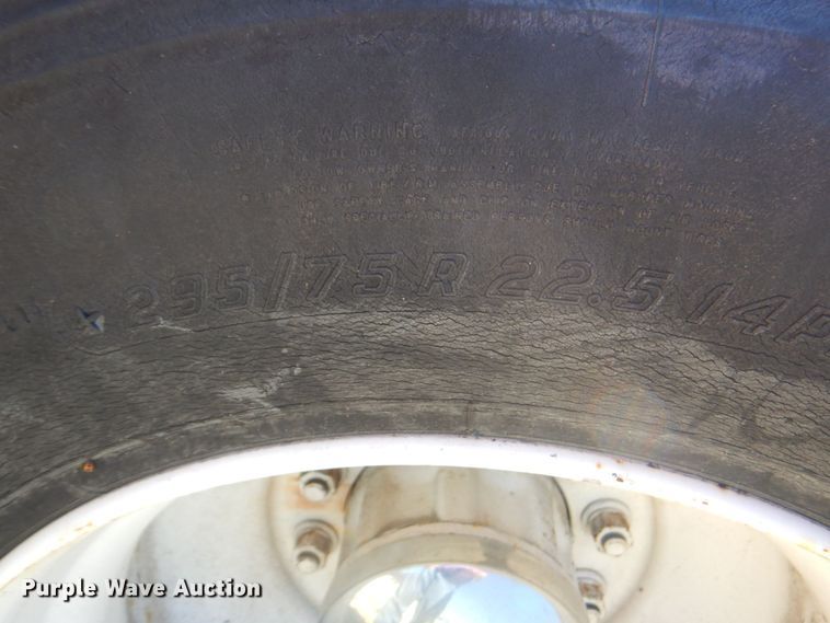 image for item DP4216 1994 Ford Aeromax L9000  semi truck