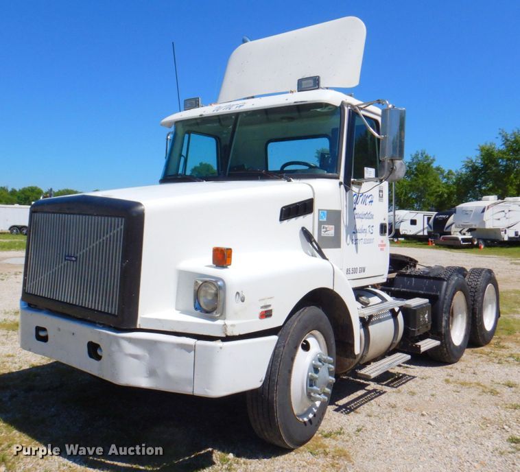 image for item DP4217 1995 WhiteGMC WG  semi truck