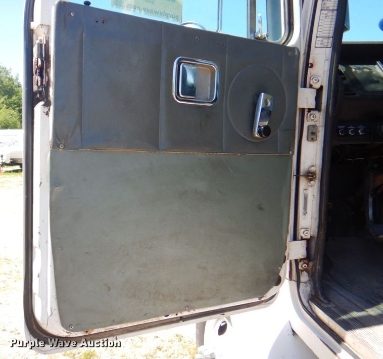 image for item DP4217 1995 WhiteGMC WG  semi truck