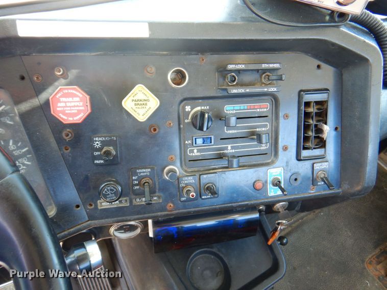 image for item DP4217 1995 WhiteGMC WG  semi truck