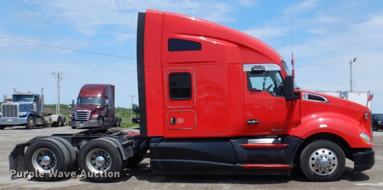 image for item DP5511 2014 Kenworth T680  semi truck