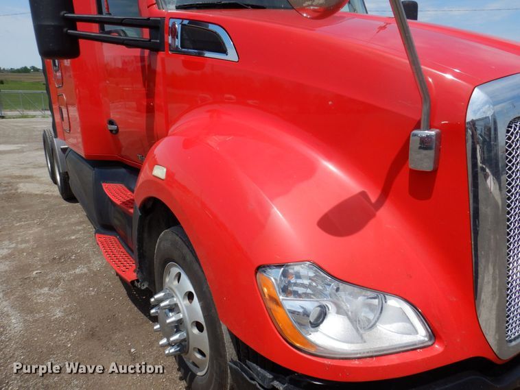 image for item DP5511 2014 Kenworth T680  semi truck