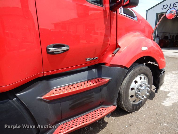 image for item DP5511 2014 Kenworth T680  semi truck
