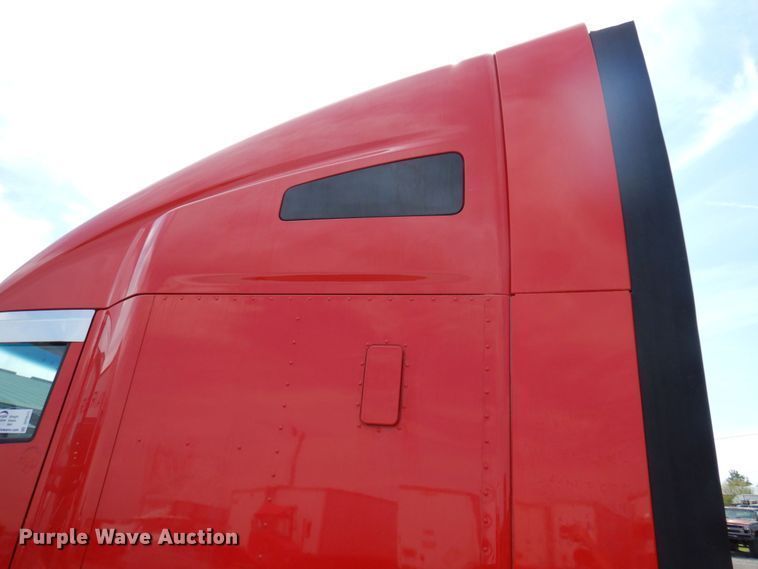 image for item DP5511 2014 Kenworth T680  semi truck