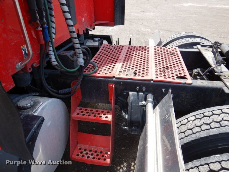 image for item DP5511 2014 Kenworth T680  semi truck