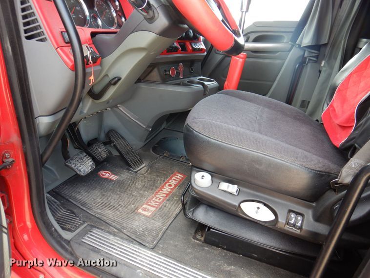 image for item DP5511 2014 Kenworth T680  semi truck
