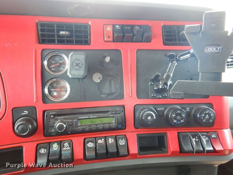 image for item DP5511 2014 Kenworth T680  semi truck