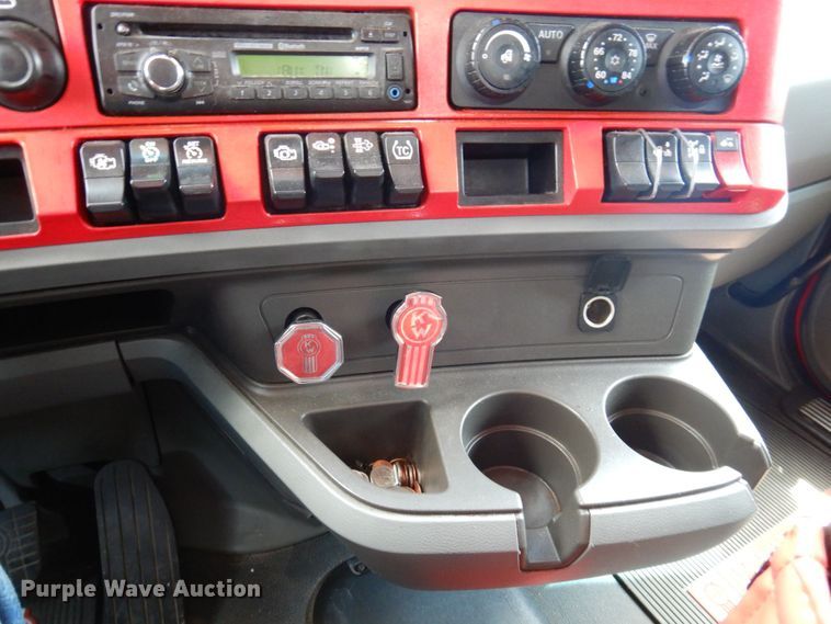 image for item DP5511 2014 Kenworth T680  semi truck