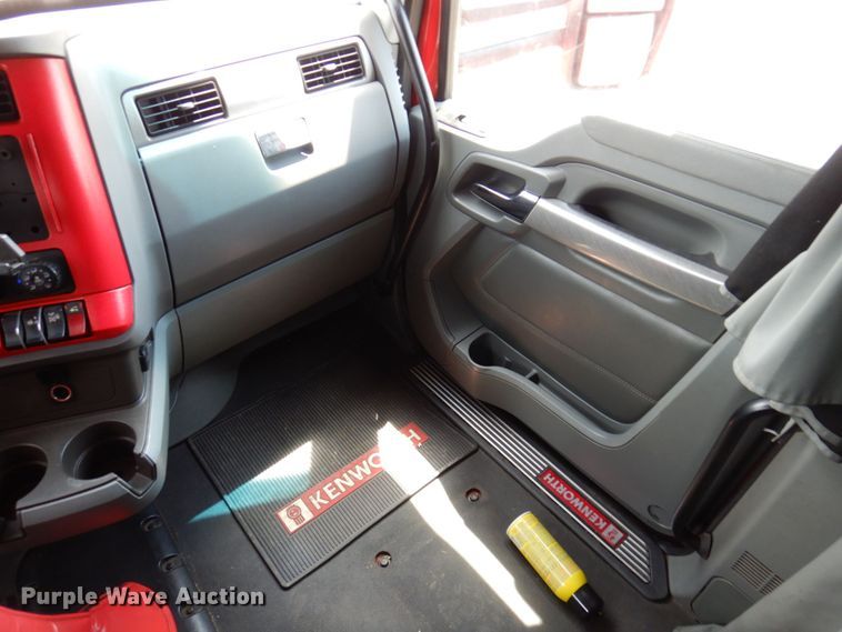 image for item DP5511 2014 Kenworth T680  semi truck