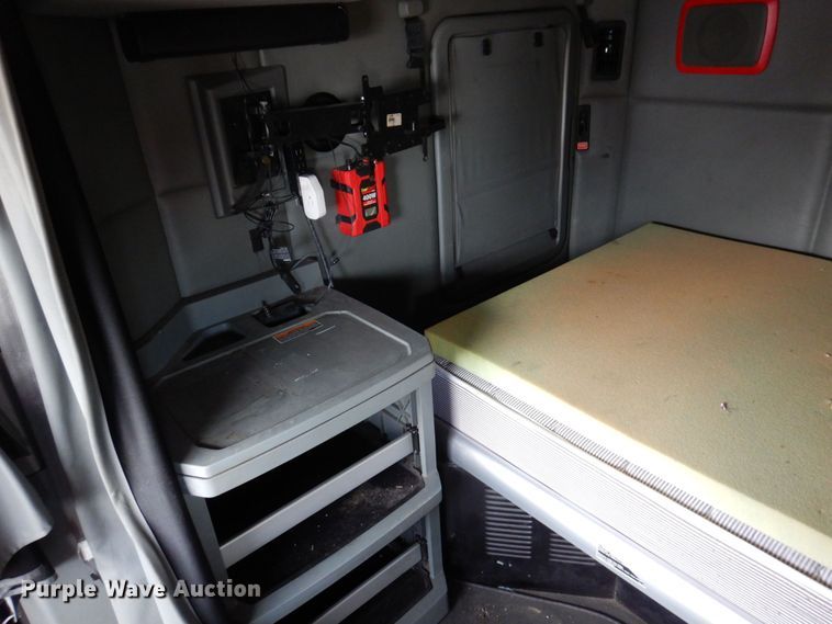 image for item DP5511 2014 Kenworth T680  semi truck