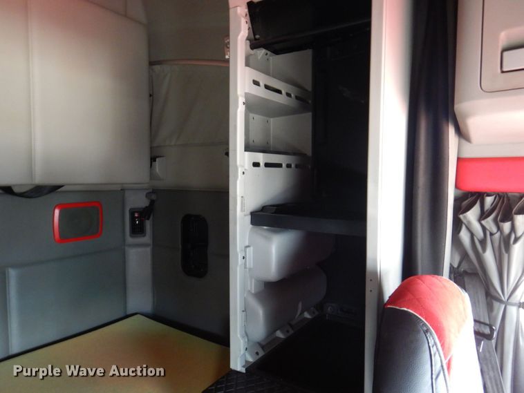 image for item DP5511 2014 Kenworth T680  semi truck