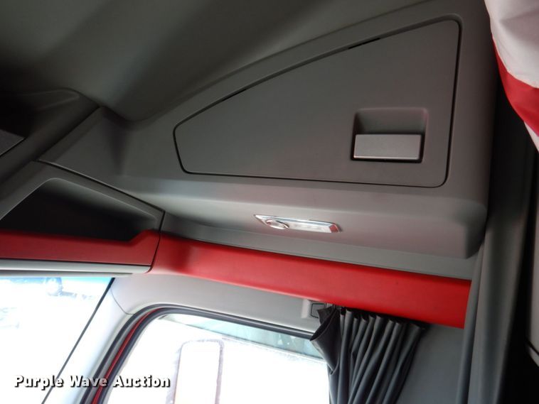 image for item DP5511 2014 Kenworth T680  semi truck