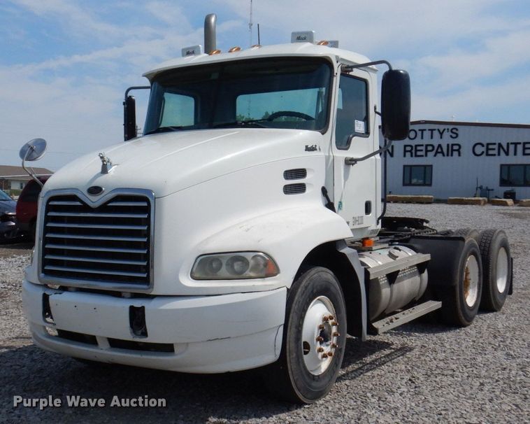 image for item DP5515 2004 Mack CX613  semi truck