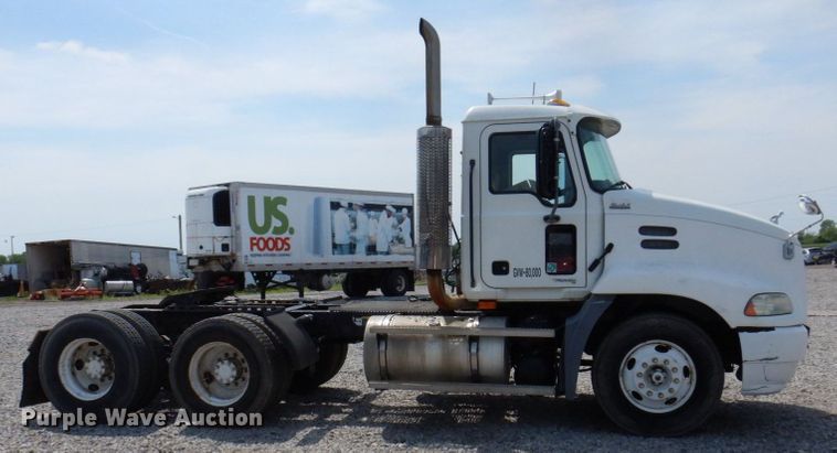 image for item DP5515 2004 Mack CX613  semi truck