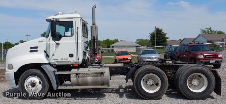 image for item DP5515 2004 Mack CX613  semi truck