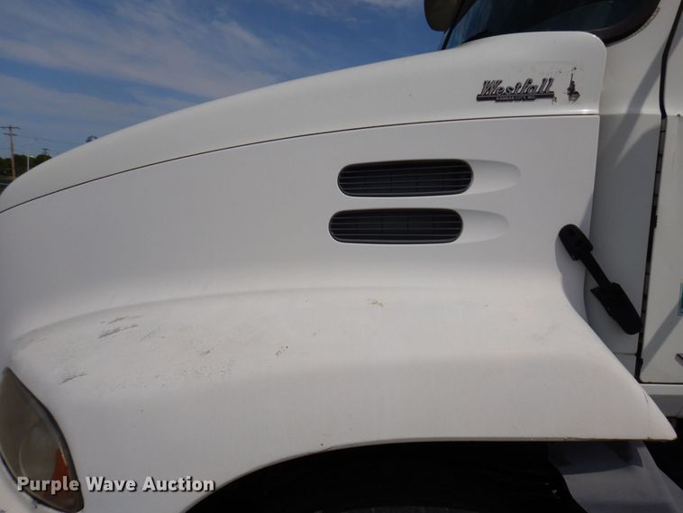 image for item DP5515 2004 Mack CX613  semi truck