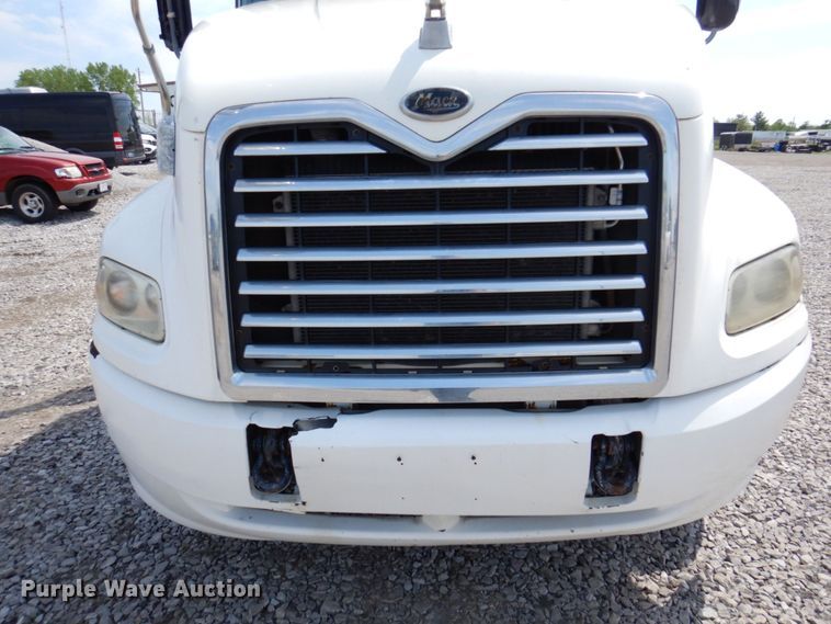 image for item DP5515 2004 Mack CX613  semi truck