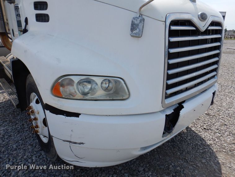 image for item DP5515 2004 Mack CX613  semi truck