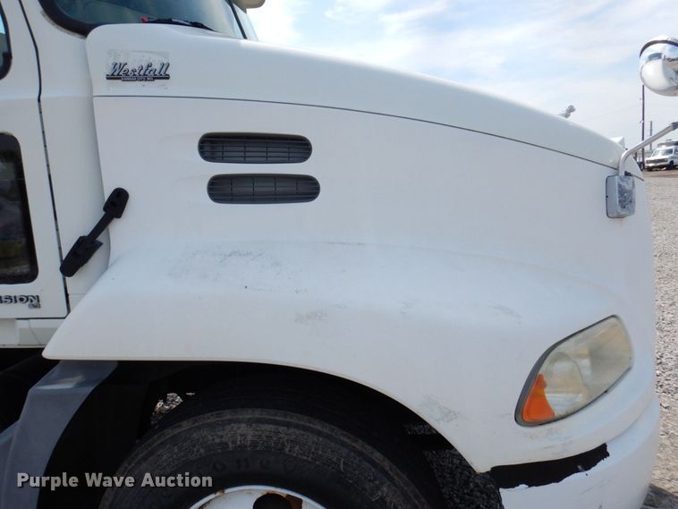 image for item DP5515 2004 Mack CX613  semi truck