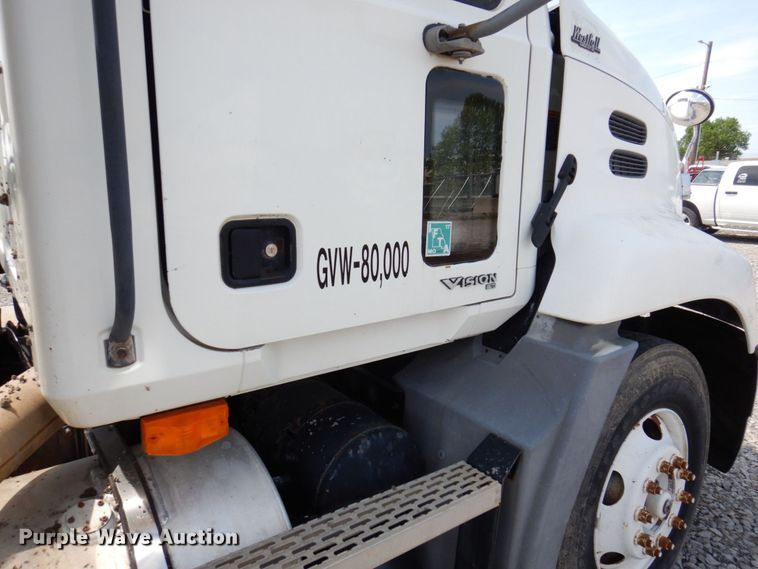 image for item DP5515 2004 Mack CX613  semi truck