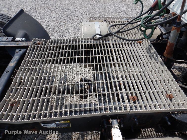 image for item DP5515 2004 Mack CX613  semi truck