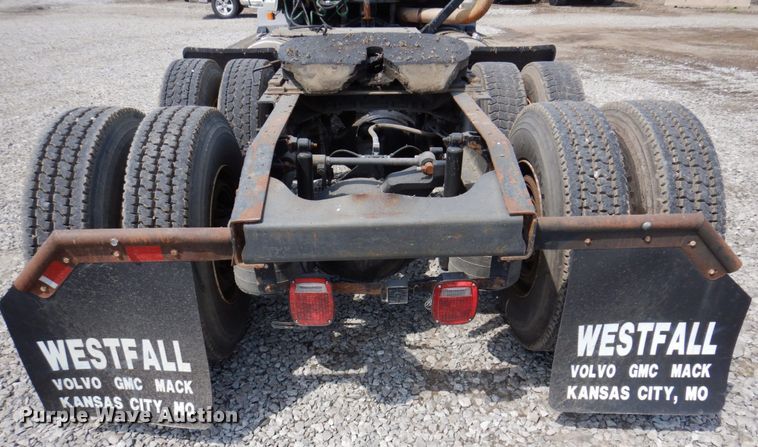 image for item DP5515 2004 Mack CX613  semi truck