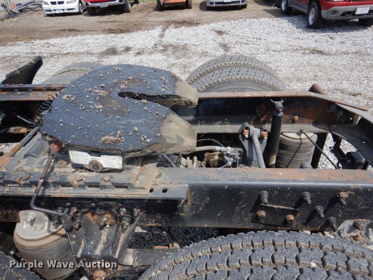 image for item DP5515 2004 Mack CX613  semi truck