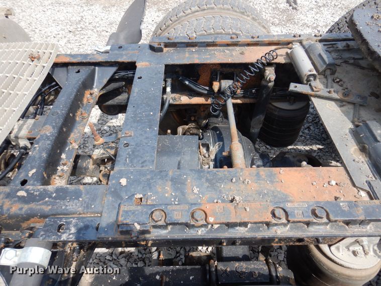 image for item DP5515 2004 Mack CX613  semi truck