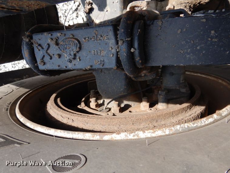 image for item DP5515 2004 Mack CX613  semi truck