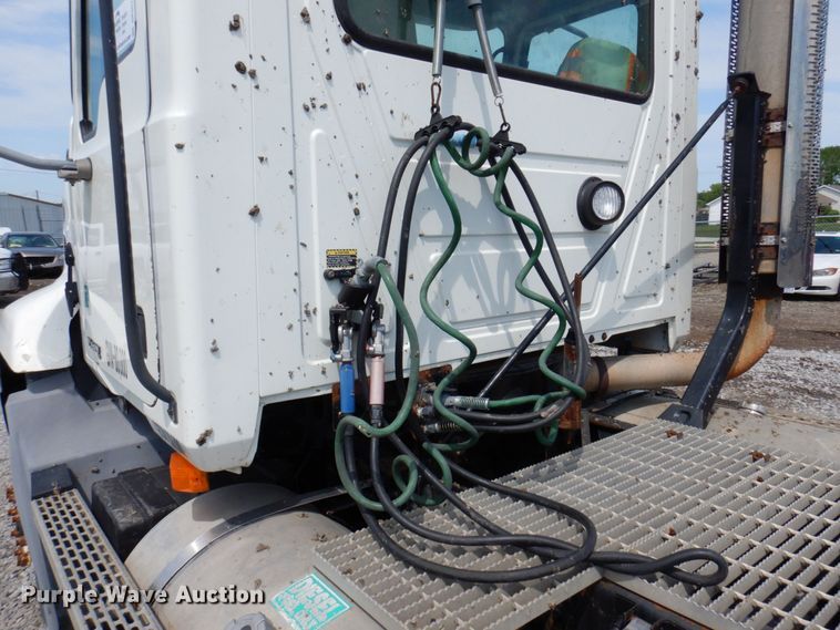 image for item DP5515 2004 Mack CX613  semi truck