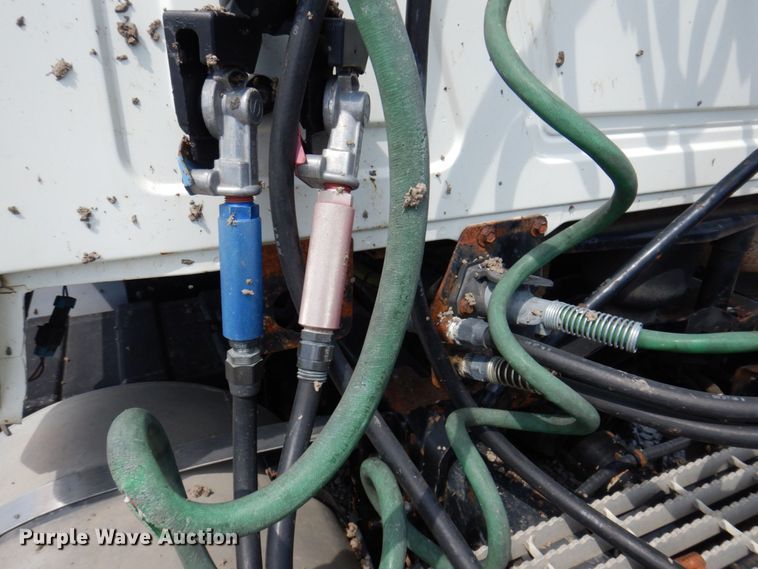 image for item DP5515 2004 Mack CX613  semi truck