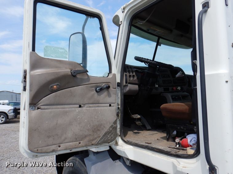 image for item DP5515 2004 Mack CX613  semi truck