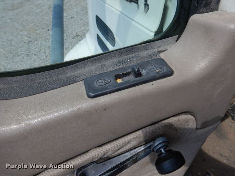 image for item DP5515 2004 Mack CX613  semi truck