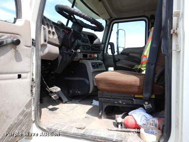 image for item DP5515 2004 Mack CX613  semi truck