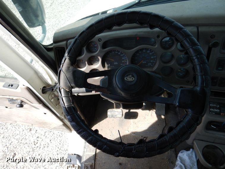 image for item DP5515 2004 Mack CX613  semi truck