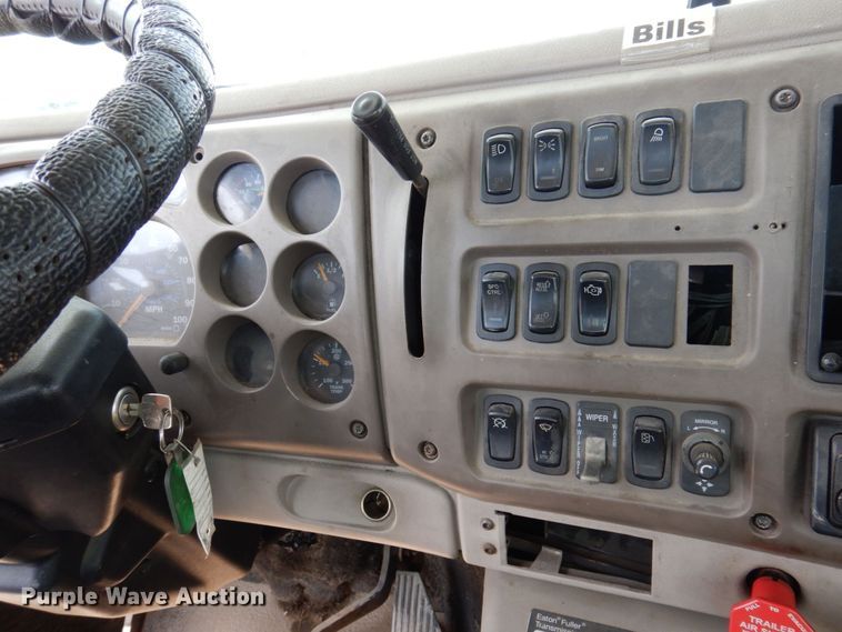 image for item DP5515 2004 Mack CX613  semi truck