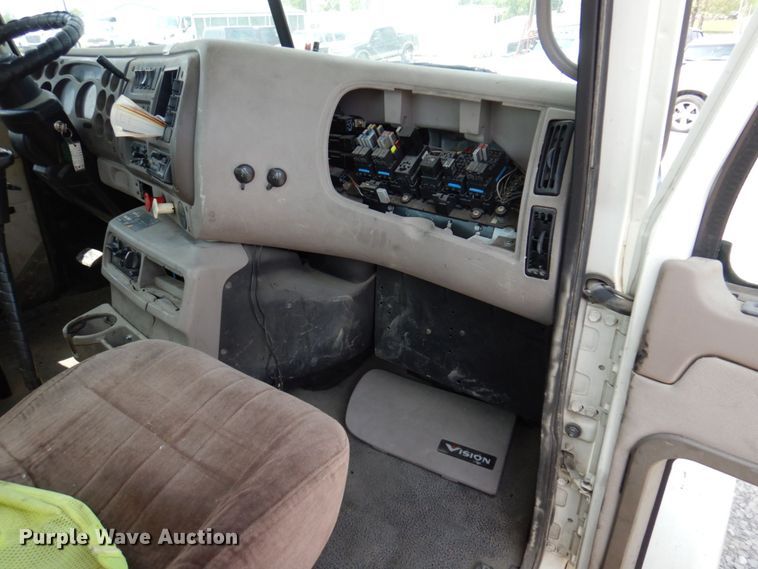 image for item DP5515 2004 Mack CX613  semi truck